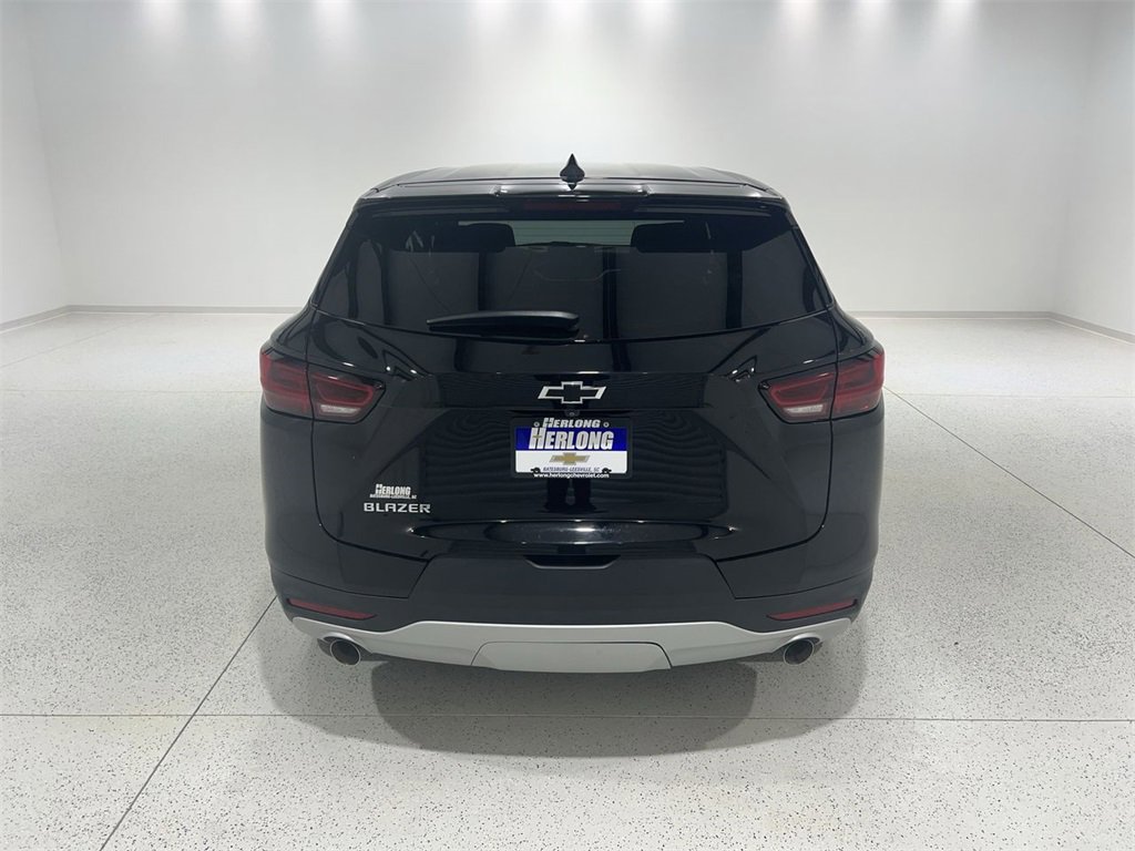 Used 2023 Chevrolet Blazer LT w/ Driver Confidence Package image 4