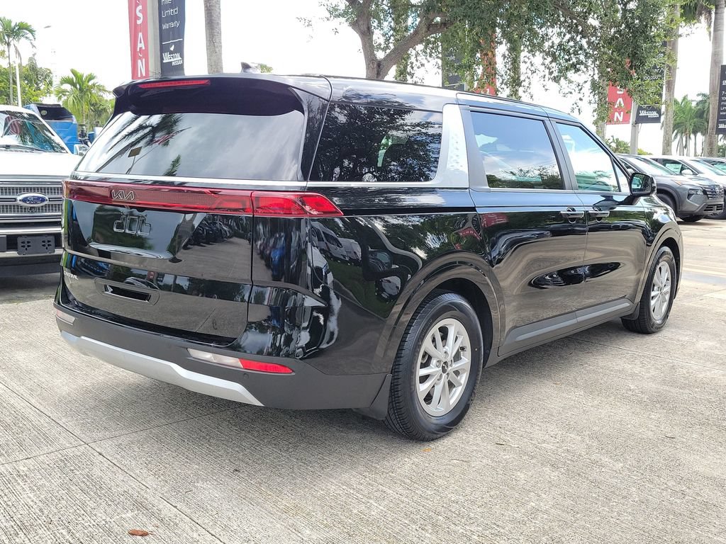 Used 2024 Kia Carnival LX FWD image 6