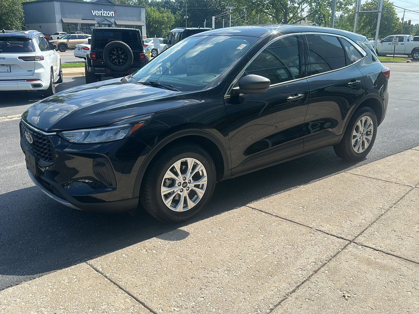 Used 2023 Ford Escape Active w/ Tech Pack #1 AWD/4WD image 6