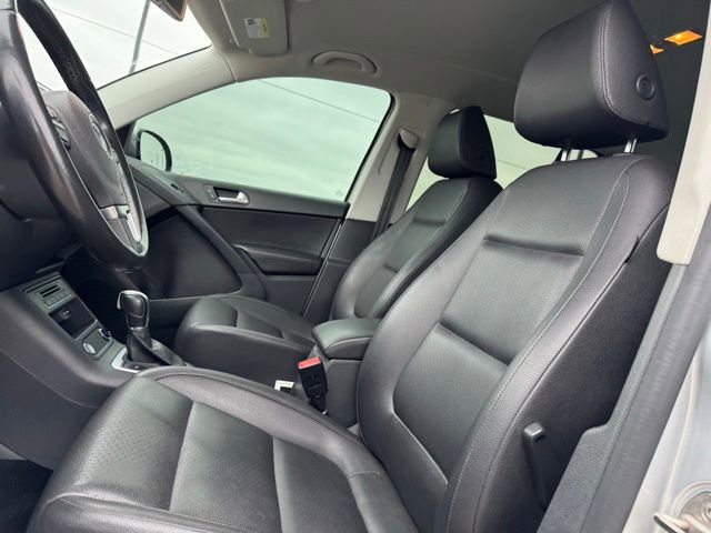 Used 2017 Volkswagen Tiguan S image 8