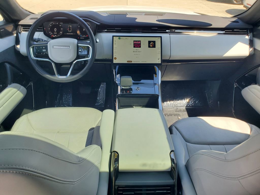 Used 2025 Land Rover Range Rover Sport SE image 10