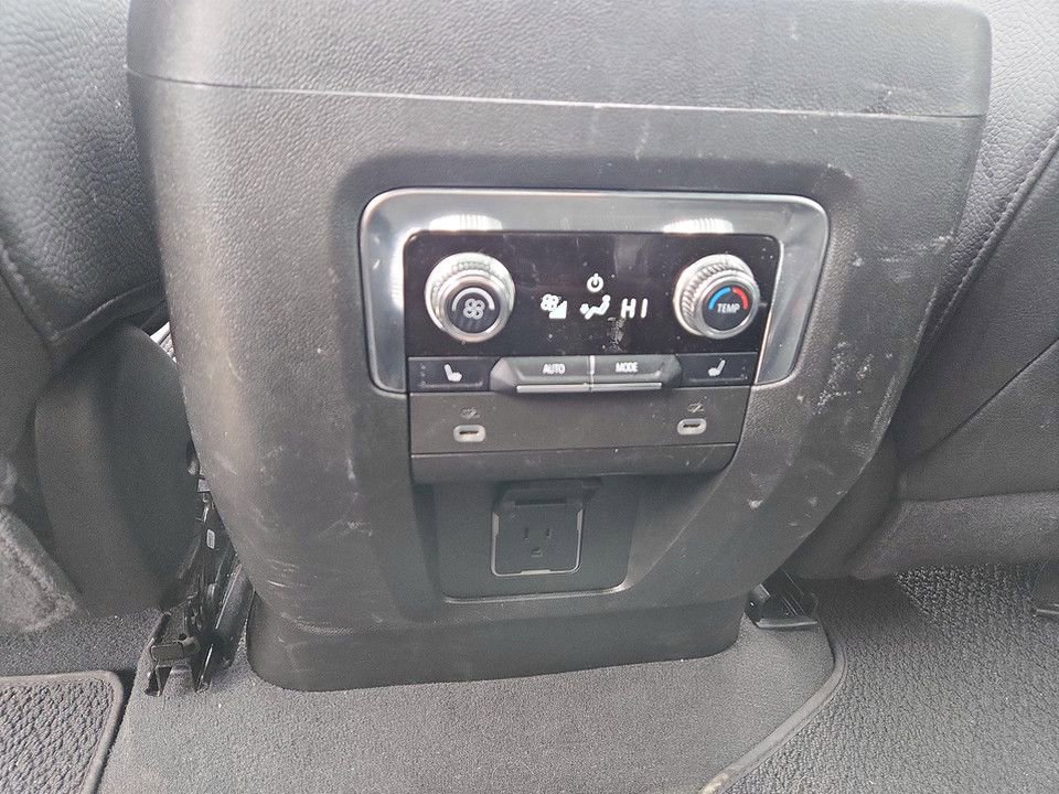 Used 2023 GMC Yukon Denali image 31