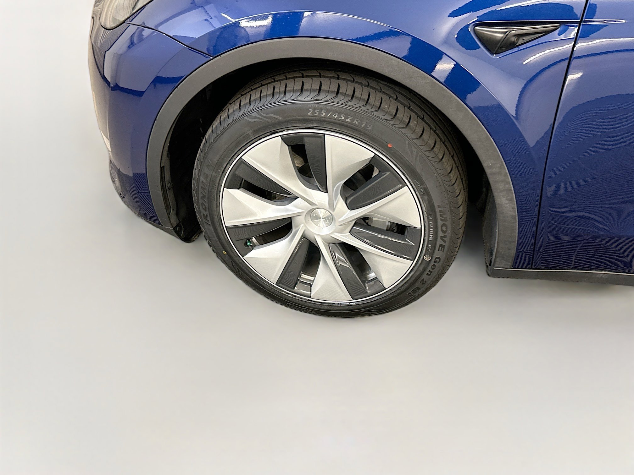 Used 2023 Tesla Model Y Long Range image 11