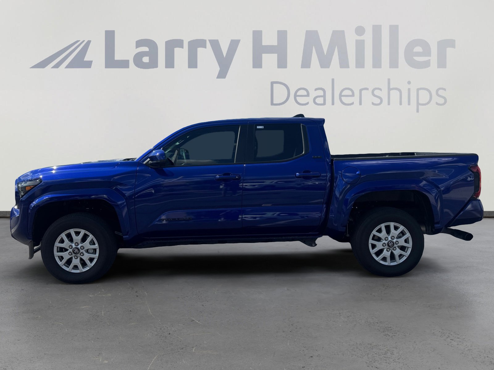 Certified 2025 Toyota Tacoma SR5 image 2