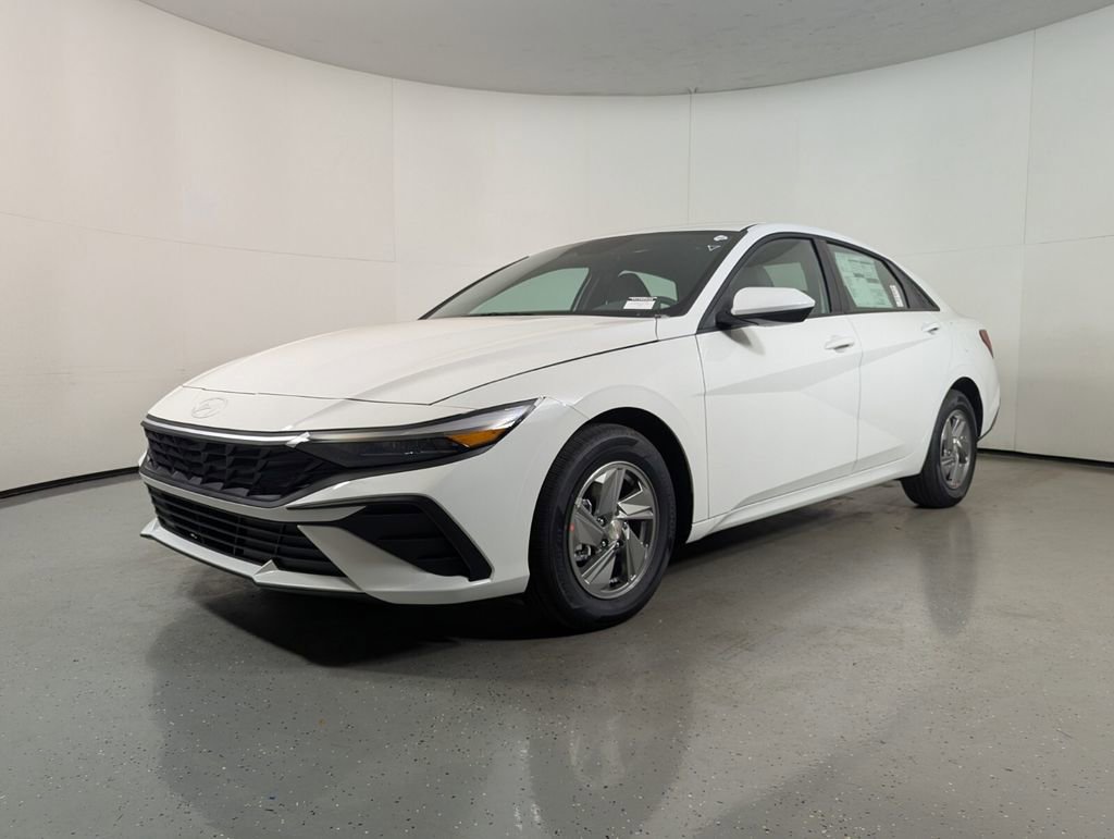New 2026 Hyundai Elantra SE FWD image 3