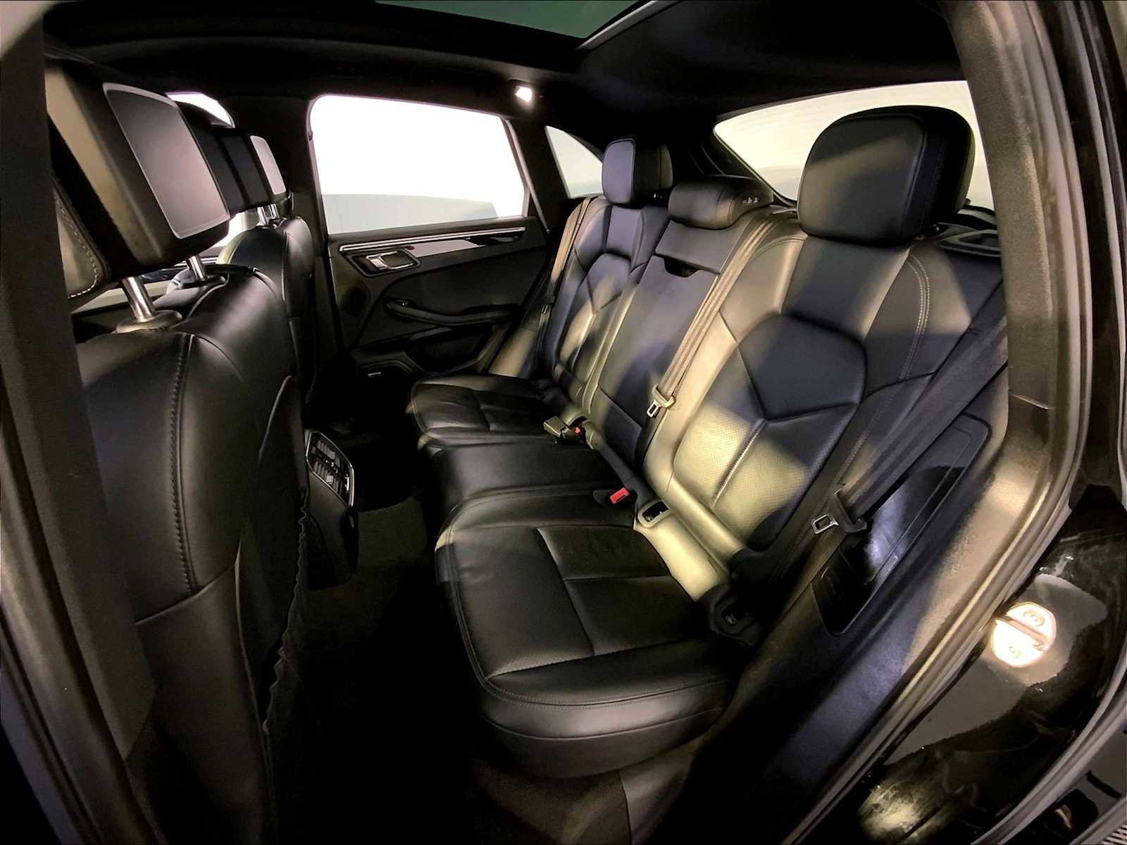 Certified 2018 Porsche Macan AWD/4WD image 24