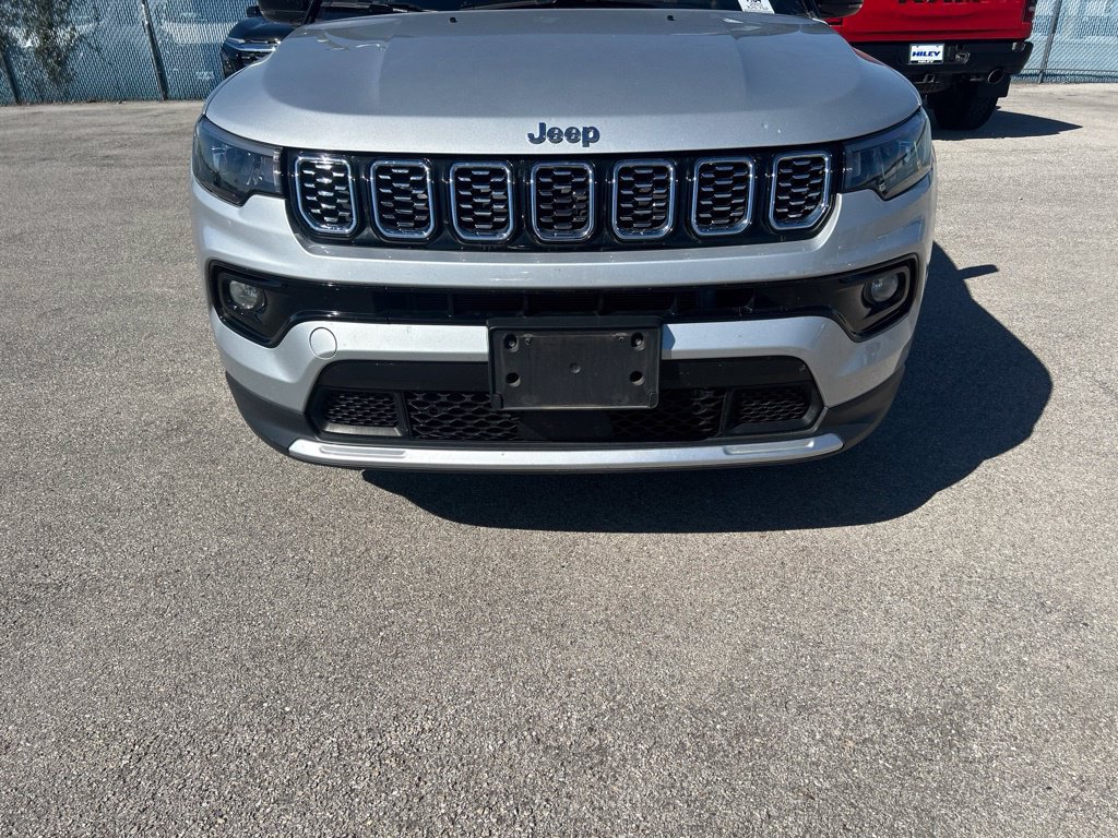 Used 2025 Jeep Compass Limited AWD/4WD image 4