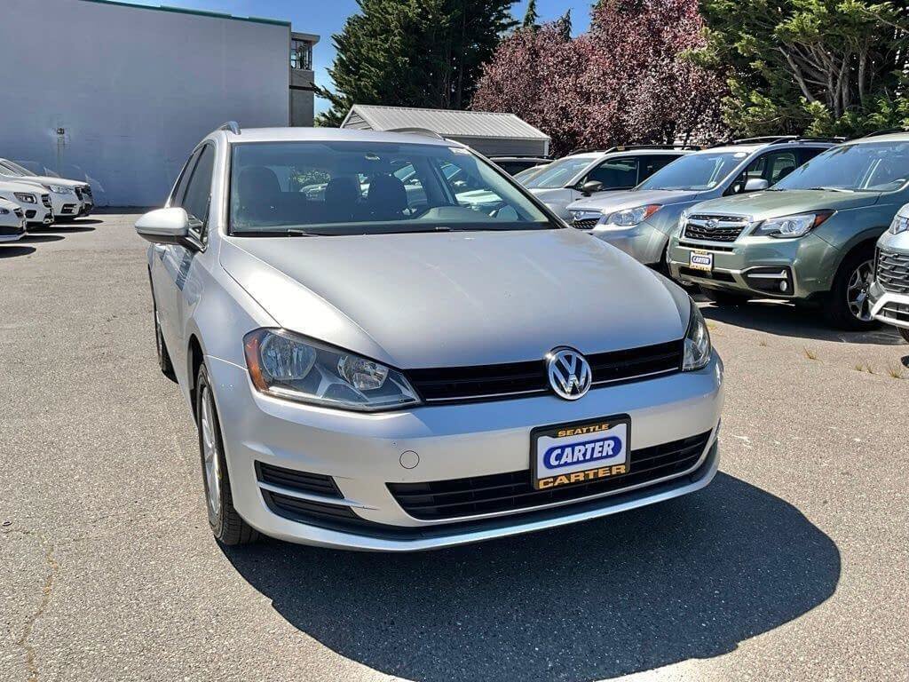 Used 2016 Volkswagen Golf S FWD image 3