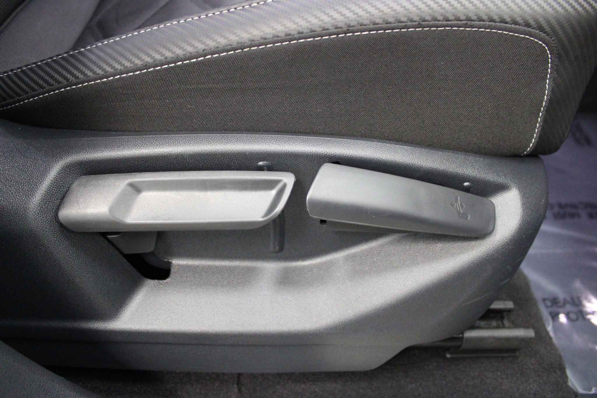 Used 2024 Volkswagen Atlas Cross Sport SE image 29