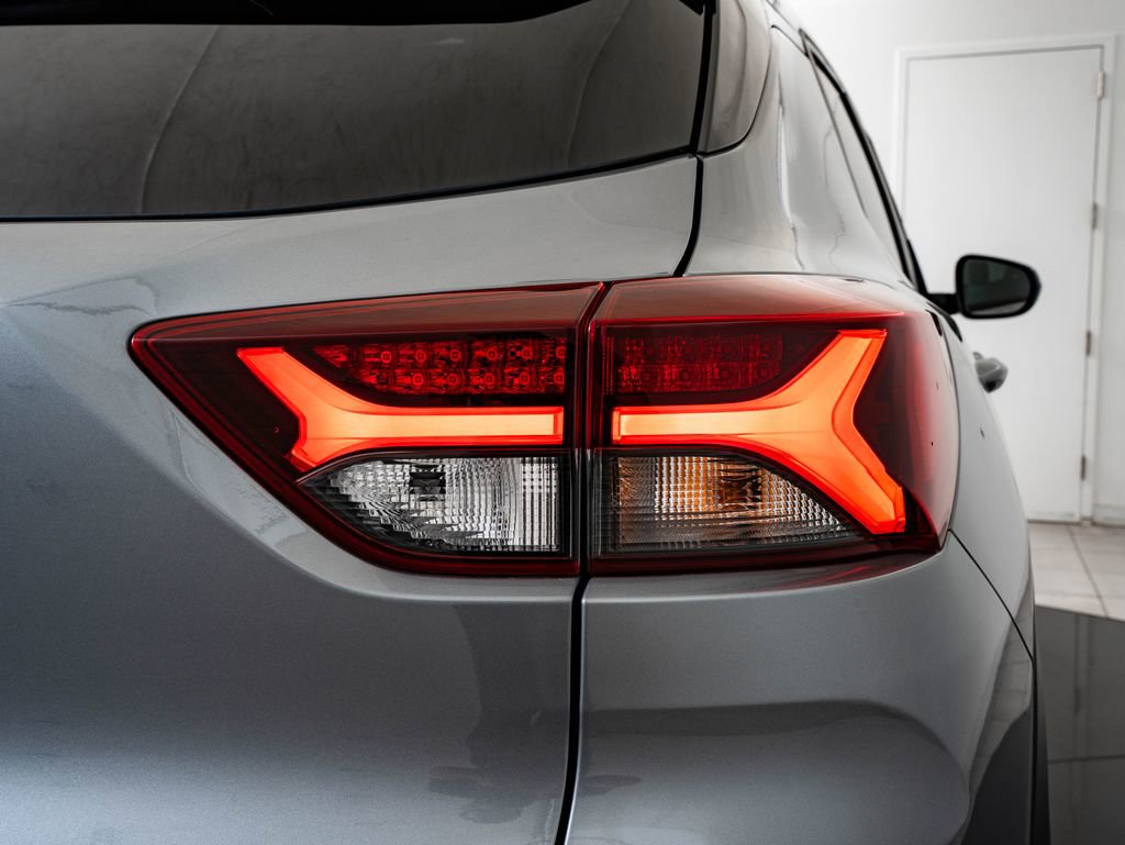 Used 2023 Chevrolet TrailBlazer RS w/ Convenience Package image 9