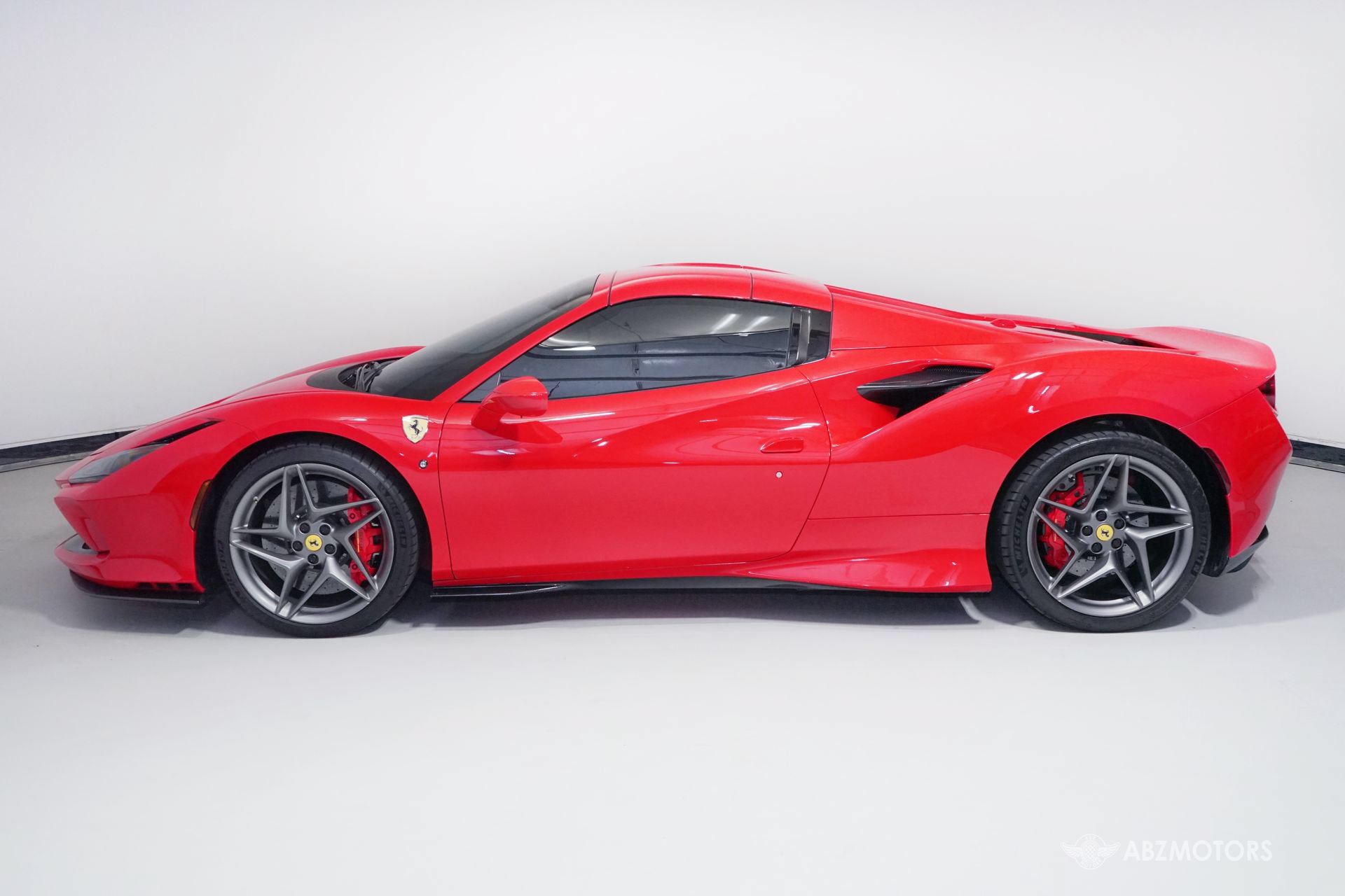 Used 2021 Ferrari F8 Tributo RWD image 4