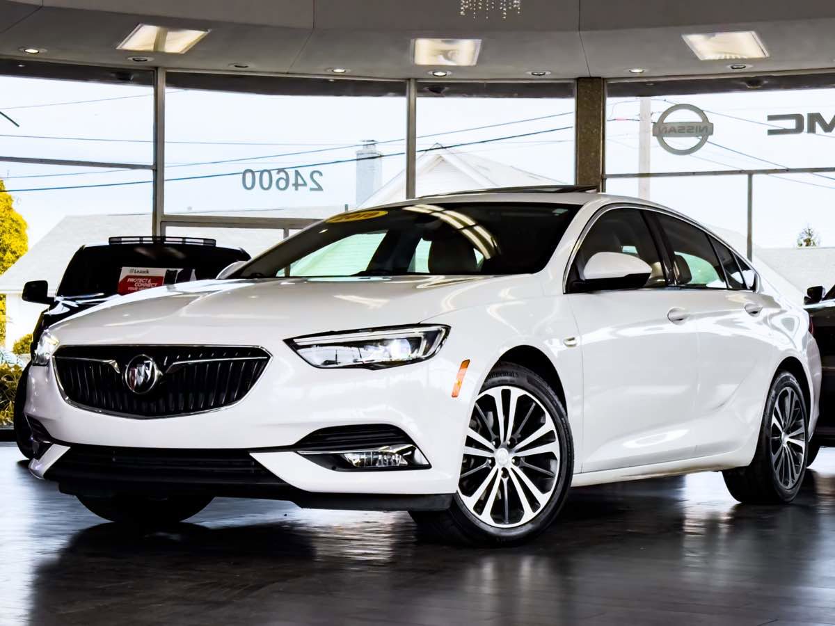 Used 2019 Buick Regal Essence w/ Driver Confidence Package I image 4