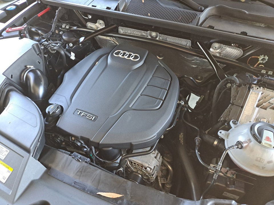 Used 2020 Audi Q5 2.0T Premium w/ Titanium Sport Package image 24