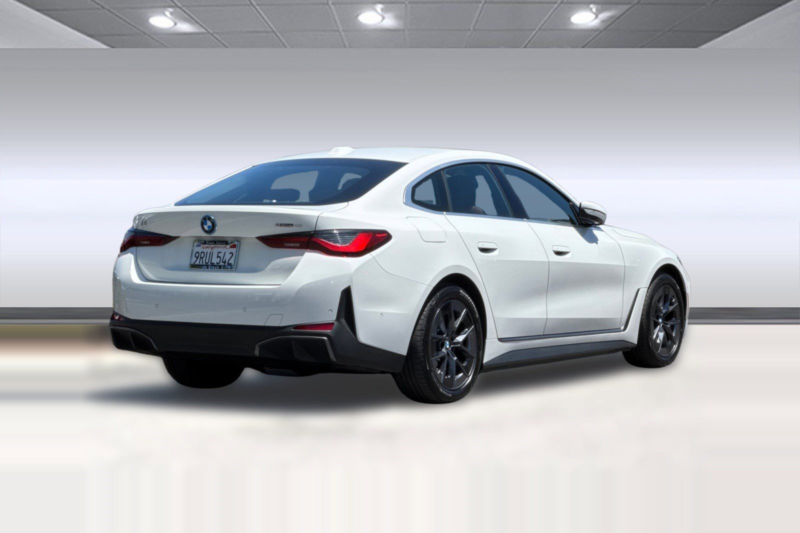 Used 2025 BMW i4 eDrive40 w/ Parking Assistance Package RWD image 9