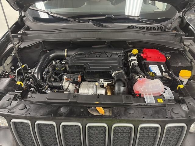 Used 2022 Jeep Renegade Latitude AWD/4WD image 25