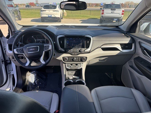 Used 2023 GMC Terrain SLT w/ Tech Package image 25