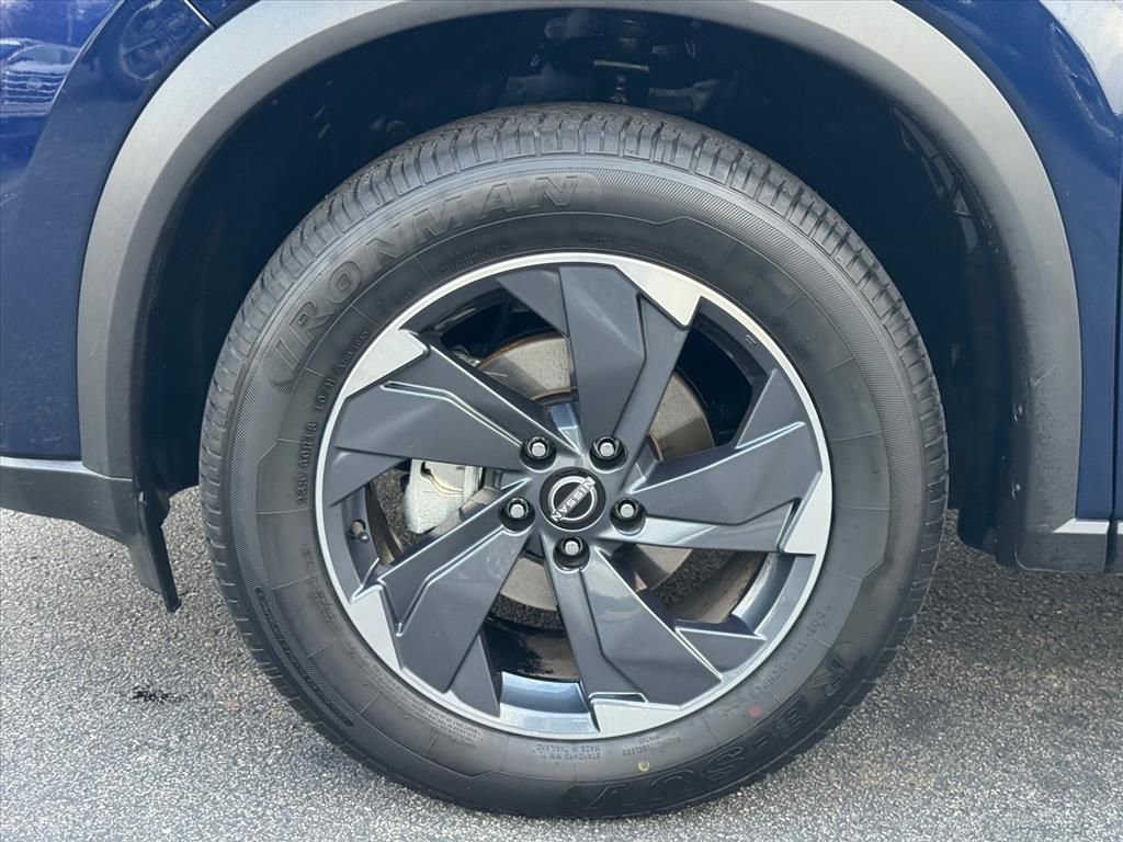 Certified 2025 Nissan Rogue SV image 9
