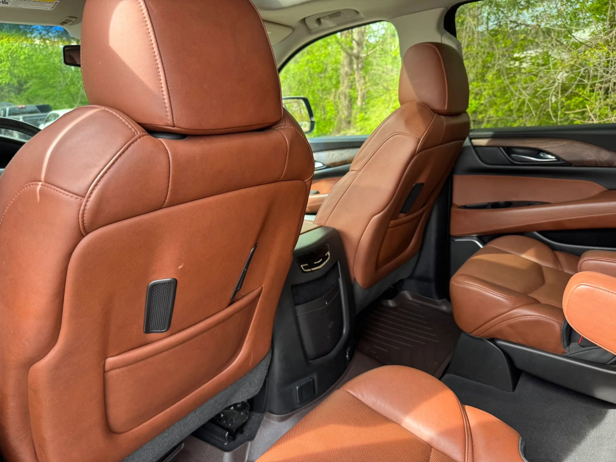 Used 2015 Cadillac Escalade Luxury image 18
