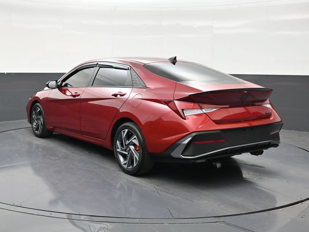 Used 2025 Hyundai Elantra Sport FWD image 3