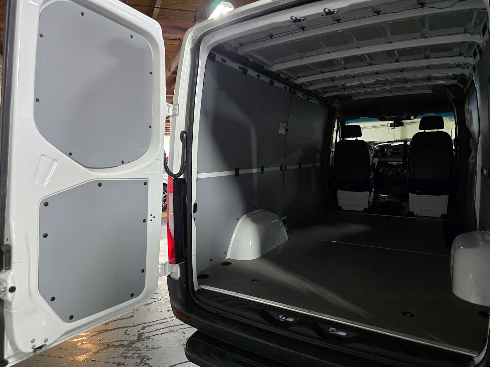 Used 2025 Mercedes-Benz Sprinter 2500 image 19