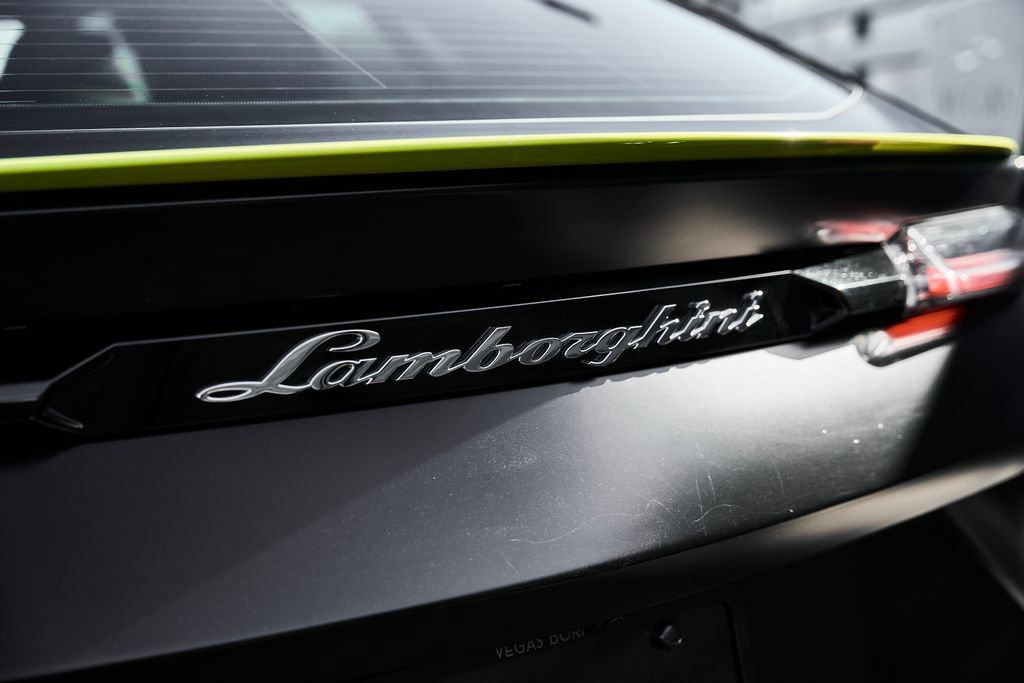 Used 2022 Lamborghini Urus AWD/4WD image 11
