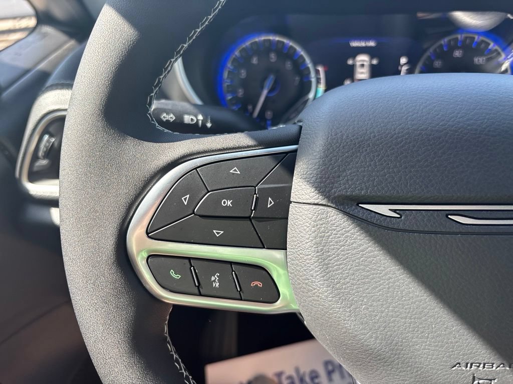 New 2027 Chrysler Pacifica Select FWD image 36