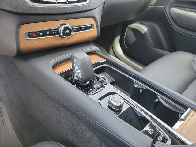 Used 2024 Volvo XC90 B5 Plus AWD/4WD image 21