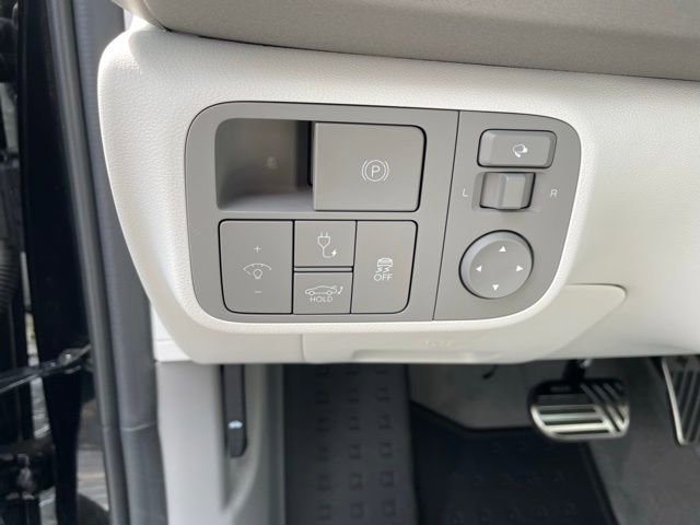 Used 2024 Hyundai Ioniq 6 Limited image 12