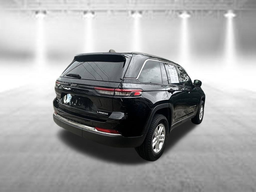 Used 2023 Jeep Grand Cherokee Laredo AWD/4WD image 7