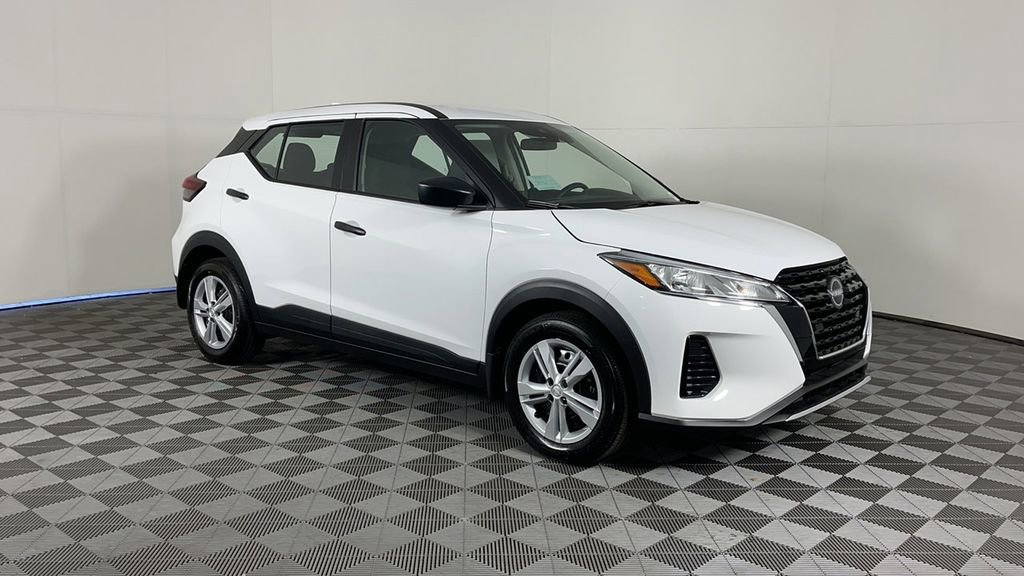 New 2025 Nissan Kicks Play S image 2