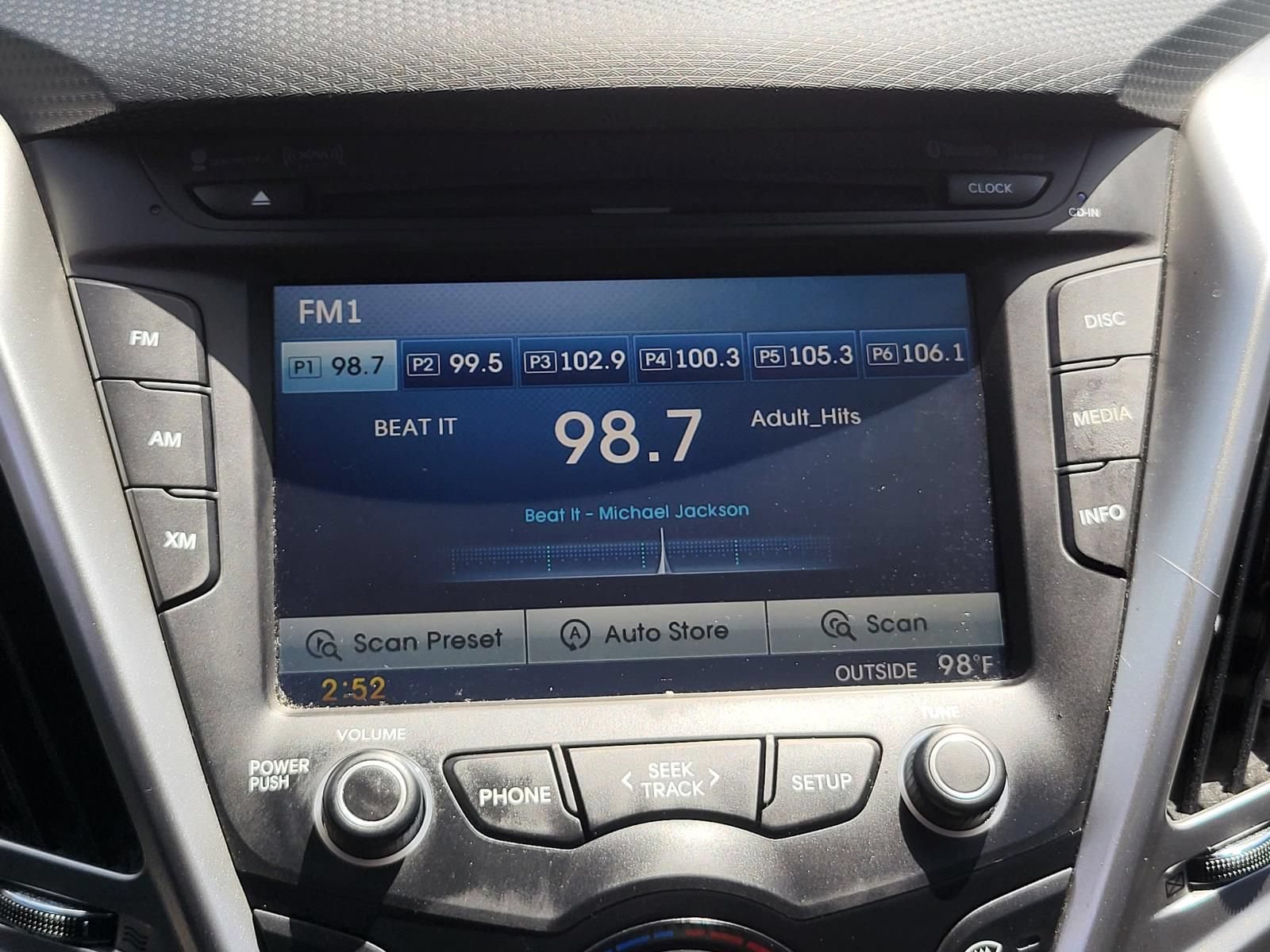 Used 2016 Hyundai Veloster FWD image 19