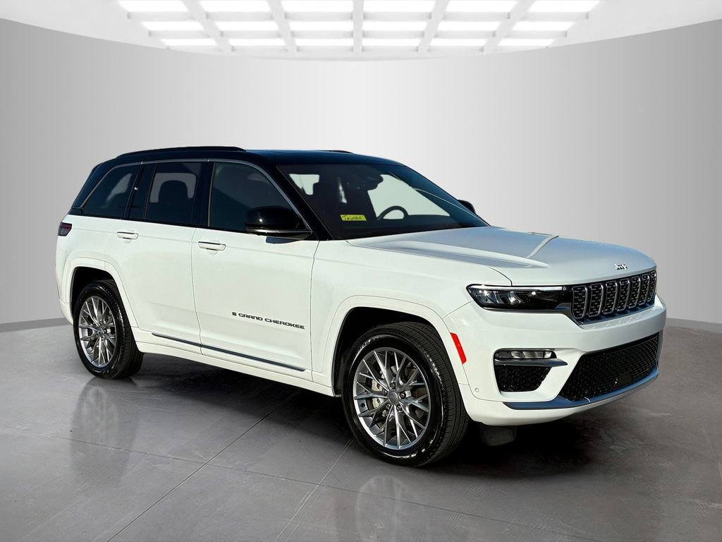 Used 2025 Jeep Grand Cherokee Summit image 3