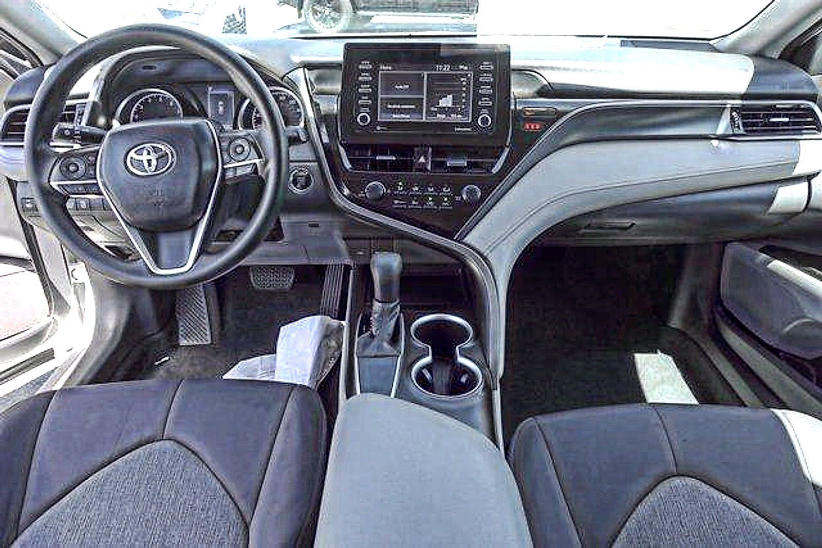 Used 2021 Toyota Camry LE w/ Convenience Package FWD image 25