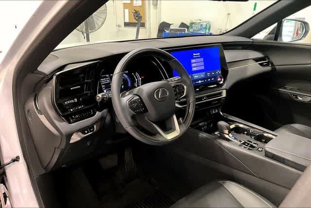 Used 2023 Lexus RX 350h w/ Cold Area Package AWD/4WD image 17