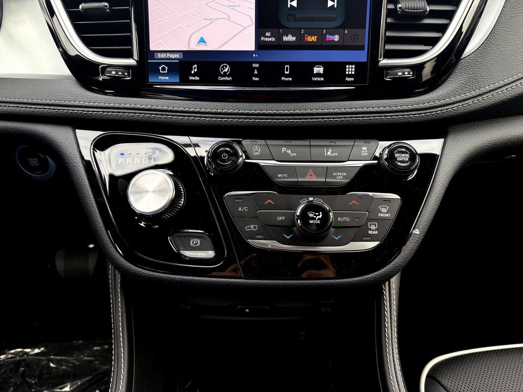 New 2026 Chrysler Pacifica Limited w/ Uconnect Theater Family Group FWD image 24