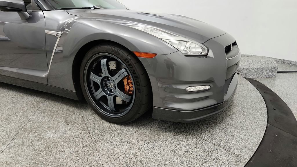 Used 2016 Nissan GT-R Black Edition image 29
