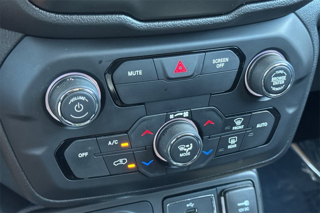 Used 2018 Jeep Renegade Altitude image 20