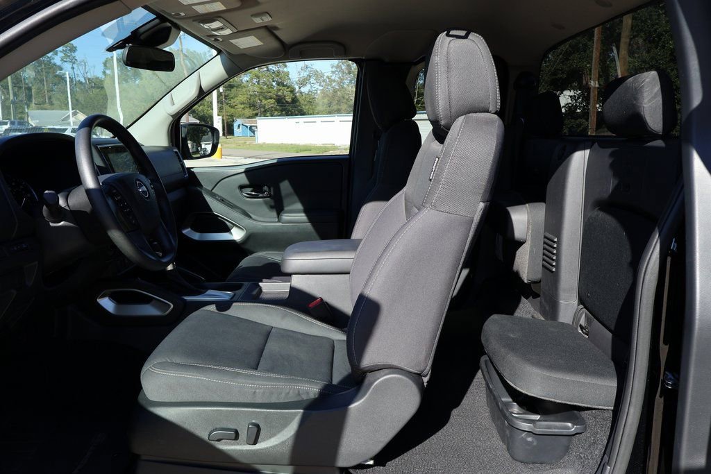 Used 2024 Nissan Frontier SV w/ Technology Package image 9