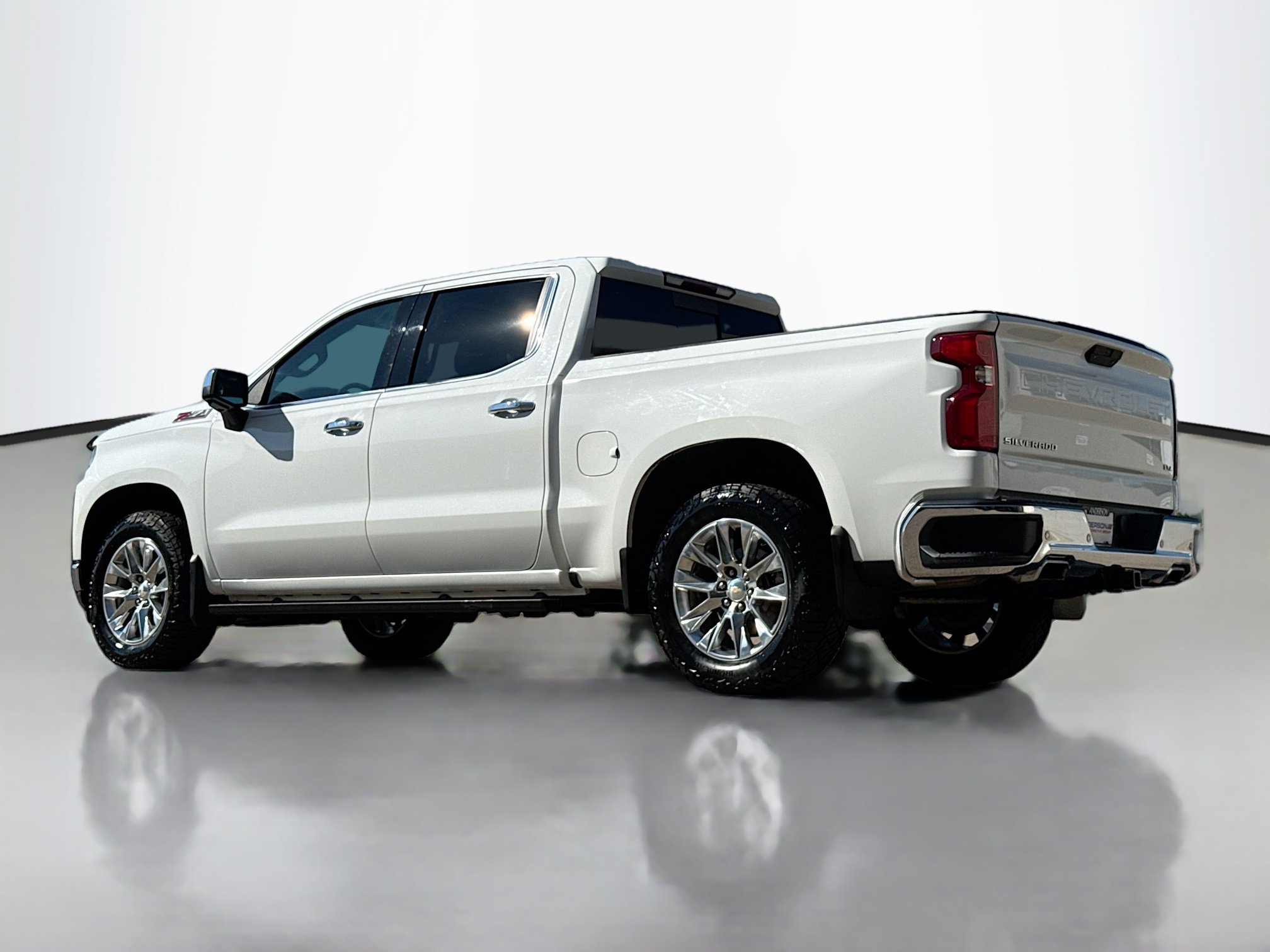 Used 2019 Chevrolet Silverado 1500 LTZ w/ LTZ Premium Package AWD/4WD image 15