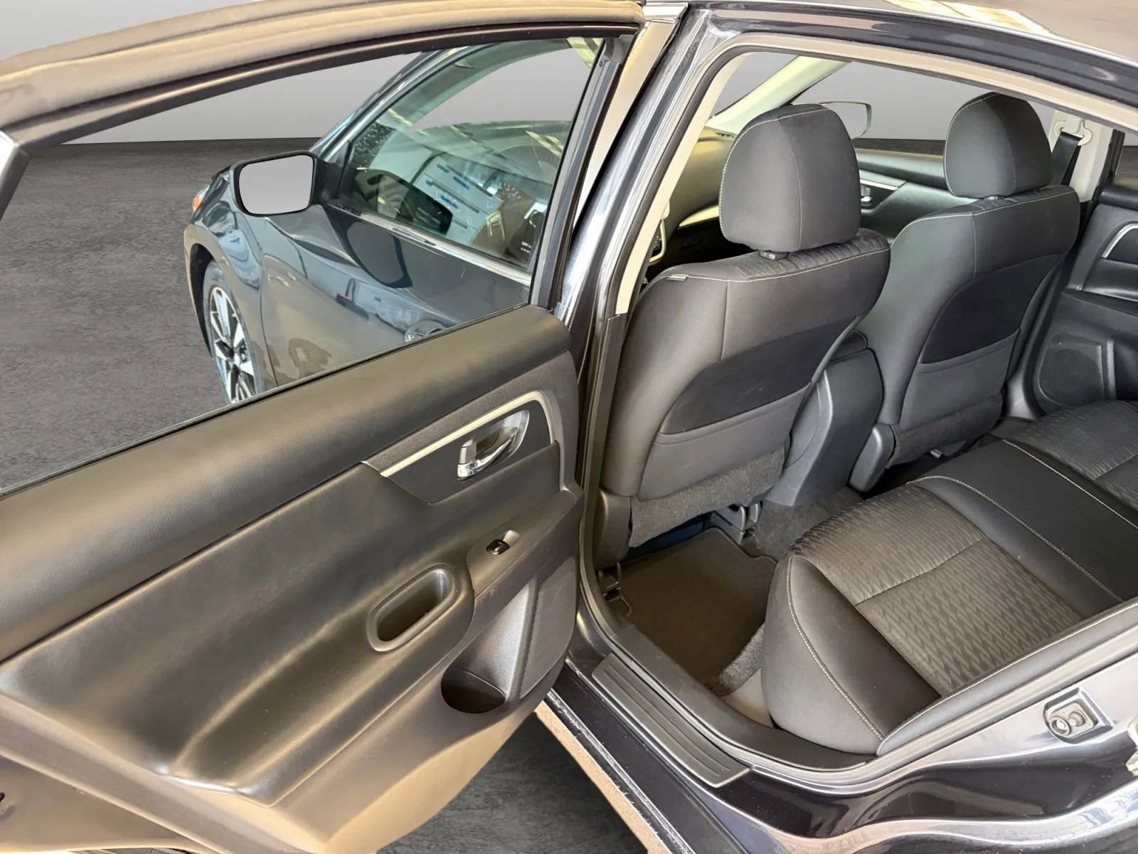 Used 2018 Nissan Altima 2.5 SV FWD image 47