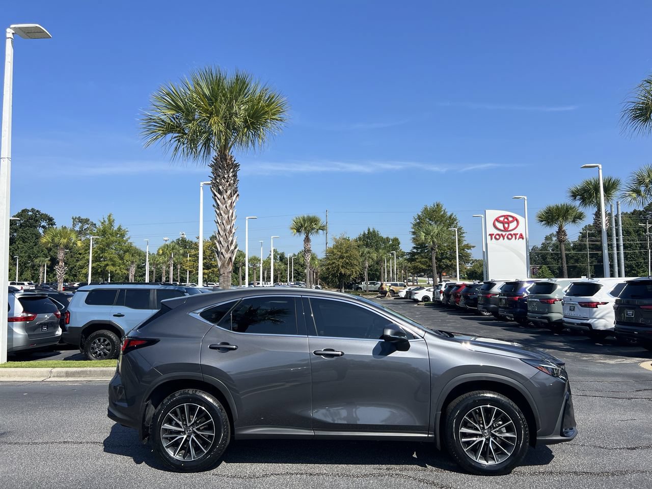 Used 2022 Lexus NX 350 AWD image 11