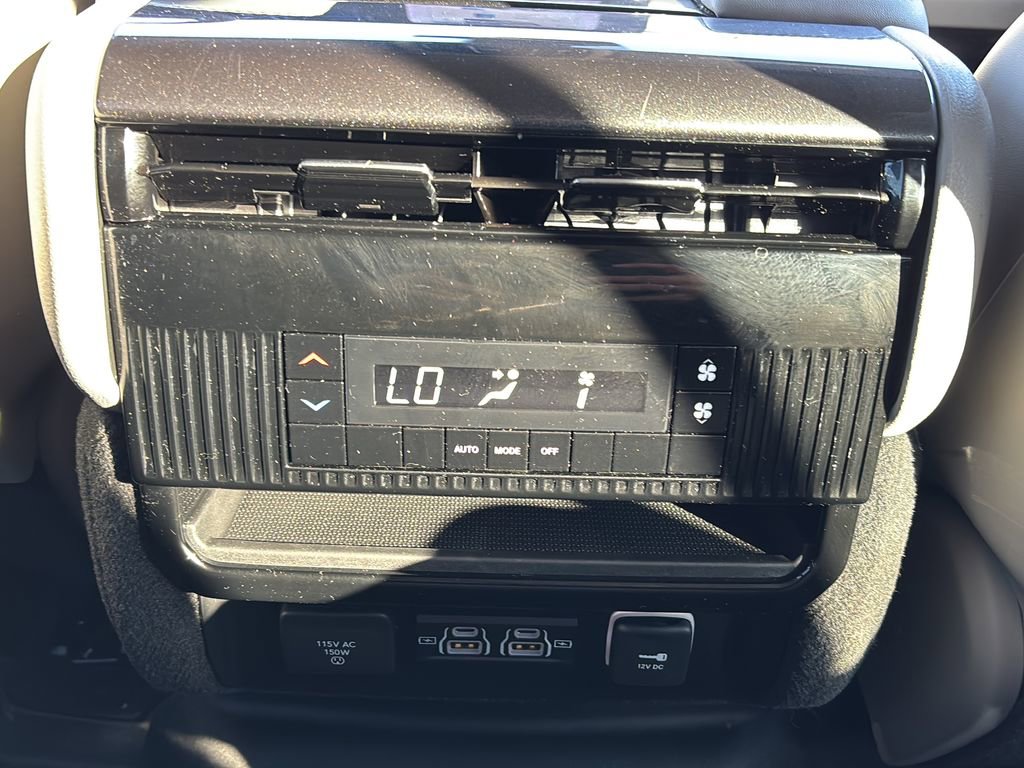 Used 2023 Jeep Wagoneer 4WD w/ Premium Group I image 43