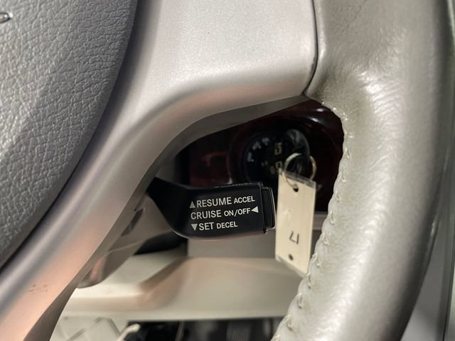 Used 2010 Chrysler Town & Country Touring FWD image 10