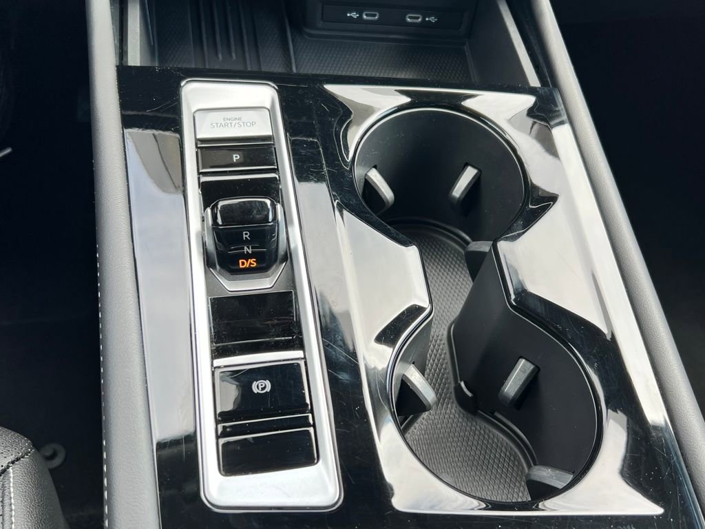 Used 2025 Volkswagen Atlas SE image 33