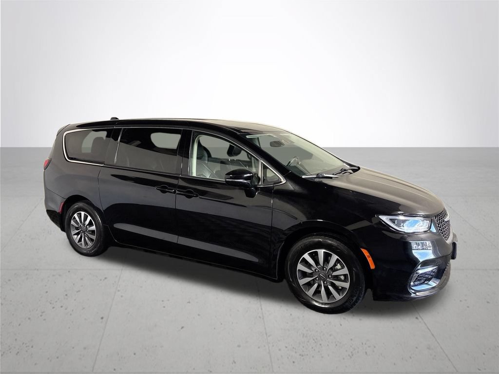 Used 2024 Chrysler Pacifica Limited FWD image 4