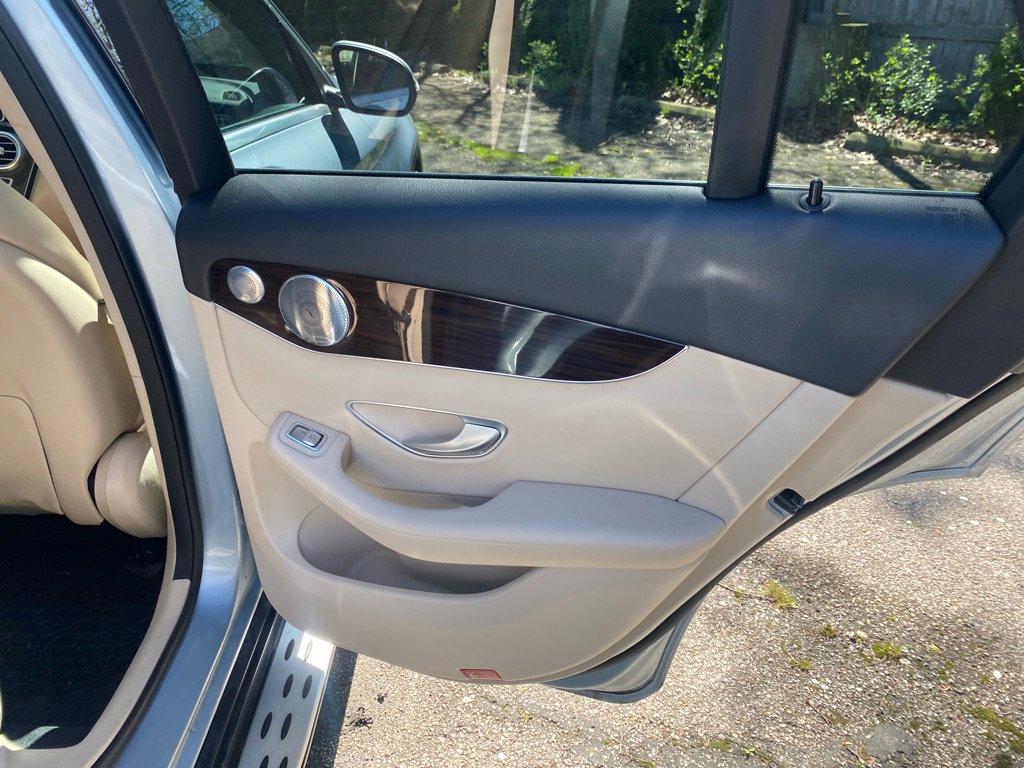 Used 2017 Mercedes-Benz GLC 300 4MATIC image 25