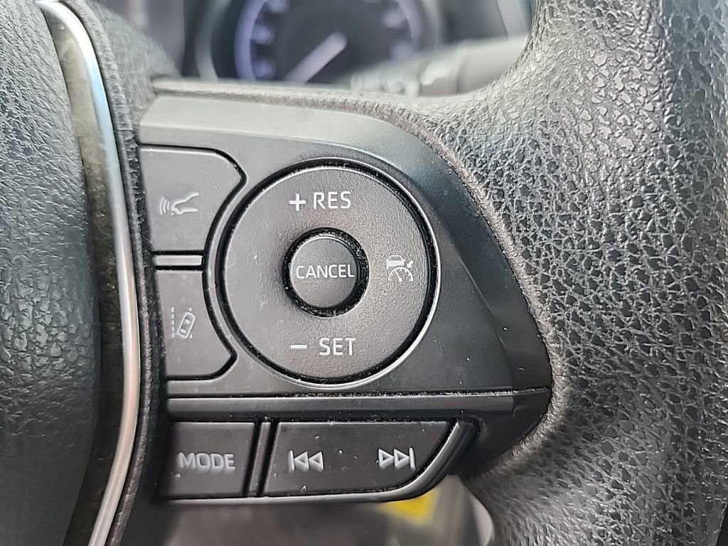 Used 2018 Toyota Camry L image 10