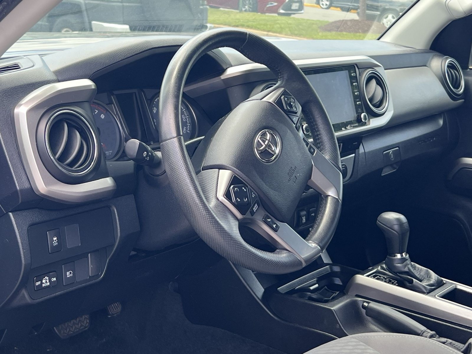 Used 2021 Toyota Tacoma SR5 AWD/4WD image 13