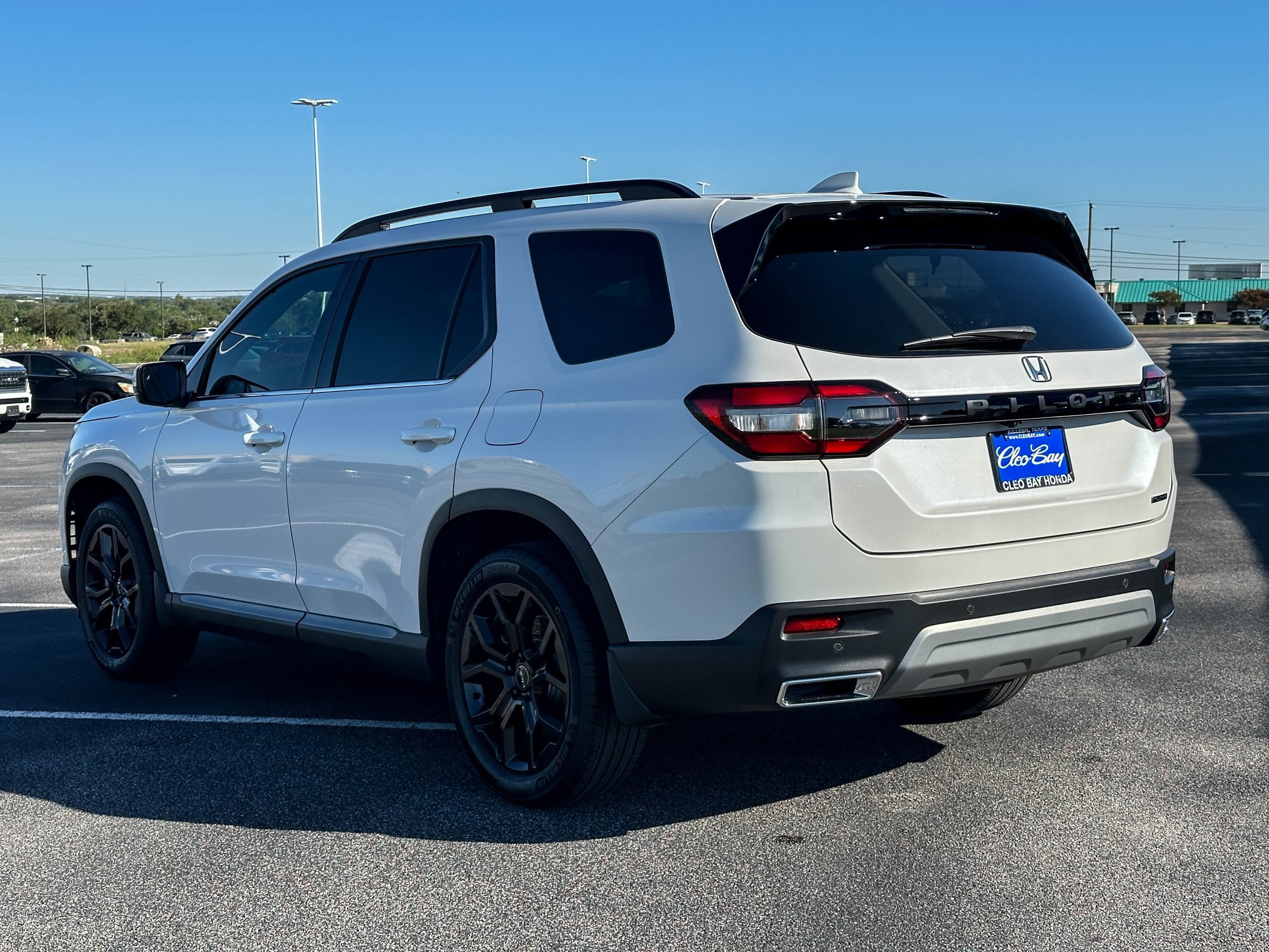 Used 2025 Honda Pilot Touring image 8