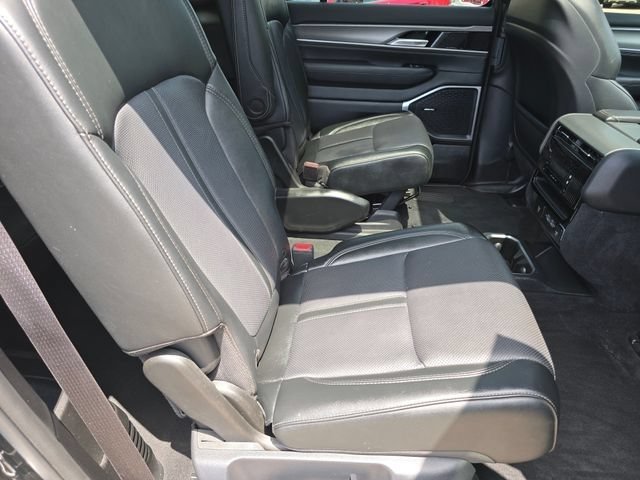 Used 2025 Jeep Wagoneer L Series II w/ Premium Group I AWD/4WD image 35